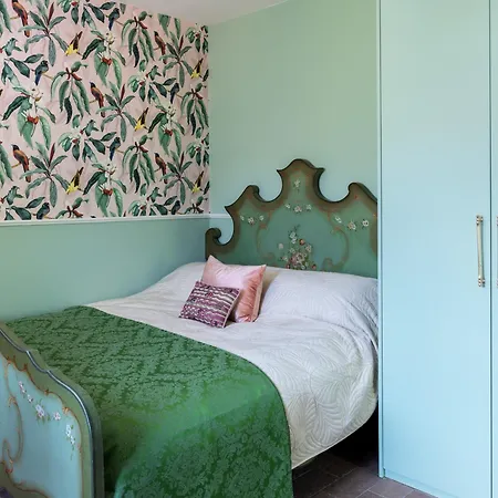 Pink - By Myhomeincomo Villa