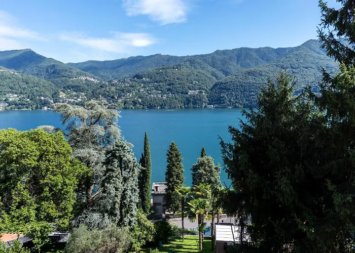 Pink - By Myhomeincomo Villa