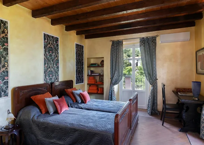 Pink - By Myhomeincomo