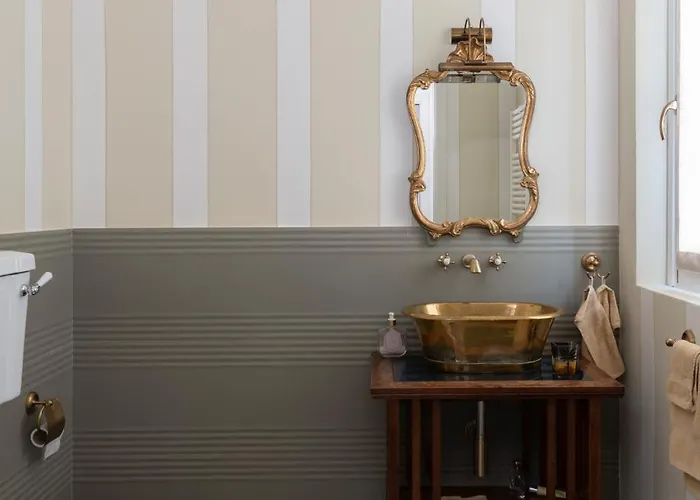 Pink - By Myhomeincomo *